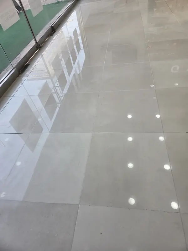 타일수리 광택 바닥 타일 균열 부위 보수 후 마감