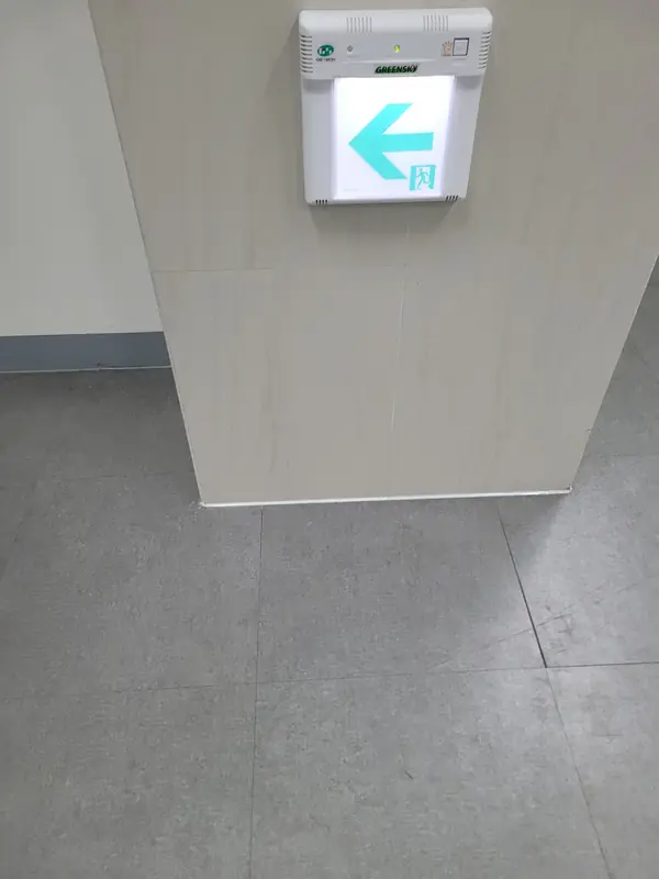 벽타일수리 복도 모서리 벽타일 시공 후 모습